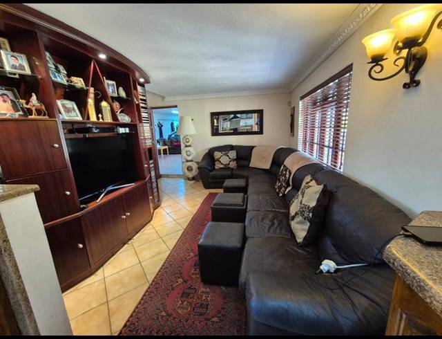 4 BEDROOM HOUSE FOR SALE IN LINMEYER